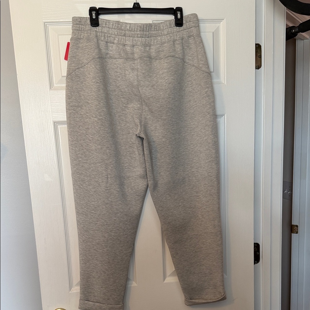 NWT: SPANX Air Essentials Light Gray Tapered Pant, 1X - Picture 4 of 4